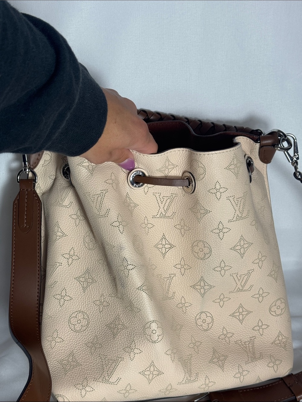 Louis Vuitton Muria Bucket Bag Cream Mahina Leather Discreet Monogram - Picture 7 of 10